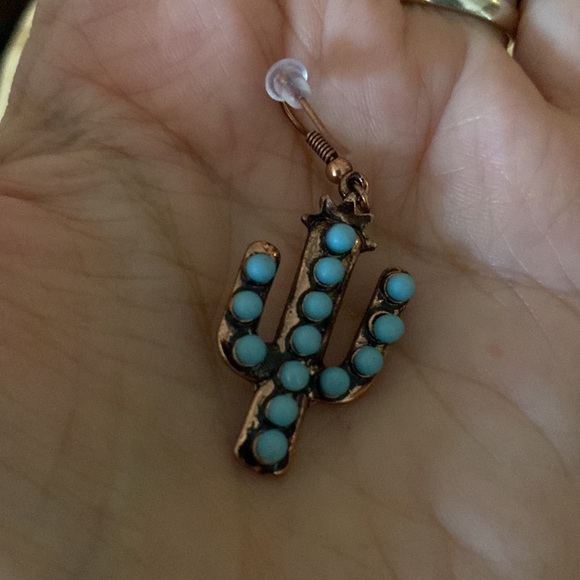NWOT fun cactus shaped turquoise & copper colored Southwestern earrings - Picture 3 of 7